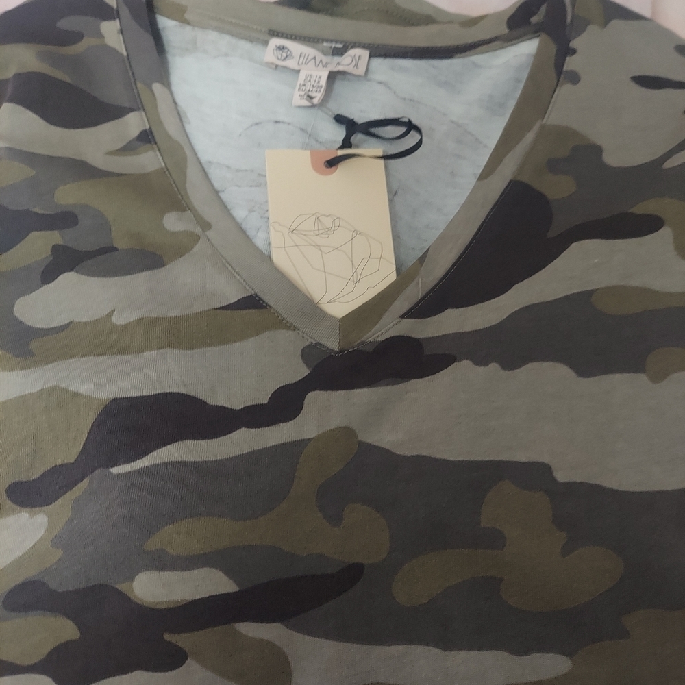 New with tags.  Camo tee 1x - Picture 14 of 16